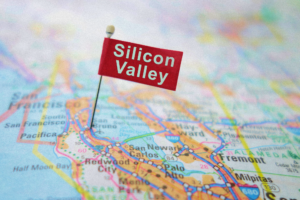 Image of a little red flag with the white letters SILICON VALLEY on a map of the western US
